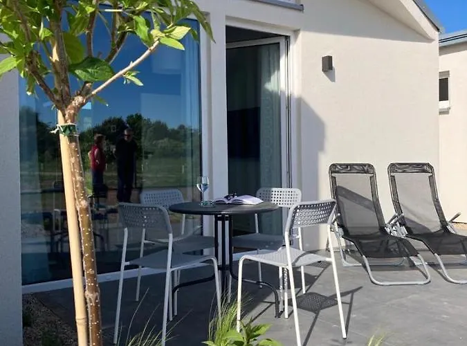 Dwa Morza Domki Caloroczne Z Ogrodem